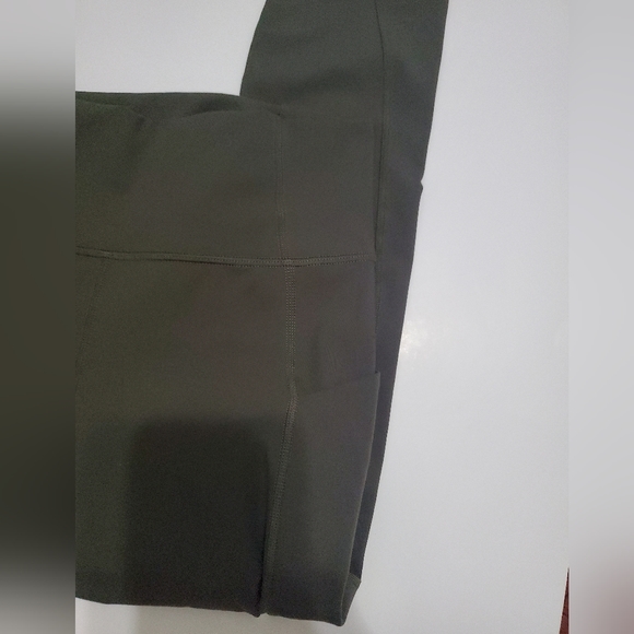 Fabletics Oasis Purelux High Waisted 7/8 Leggings - Picture 4 of 5